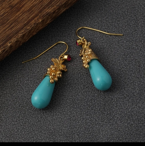 Emerald Princess Earrings - Picture 3 of 8